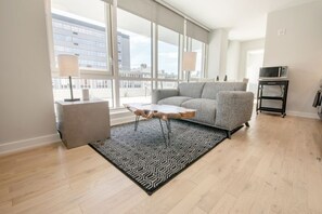 TV - Comfort 2 BR Condo Stunning City View at Synergy Chelsea (New York)