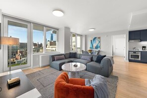 TV - Comfort 2 BR Condo Stunning City View at Synergy Chelsea (New York)