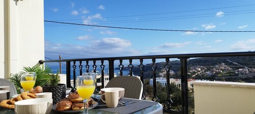 "DELIANS LUXURY VILLA" 600 μετρα από την παραλία.ιδιωτική θερμαινόμενη πισίνα! 