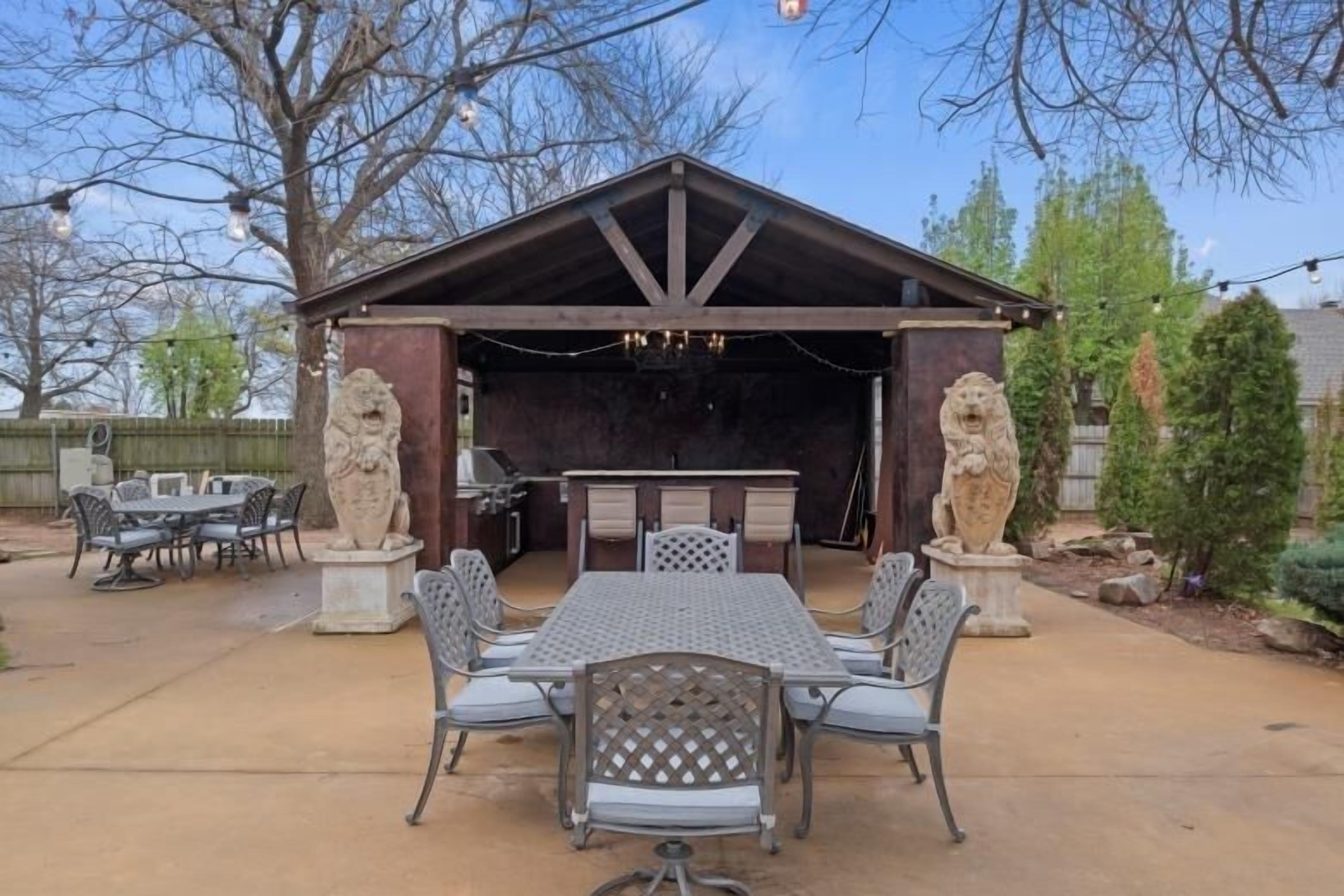 Just Like Home #12: Norman Private Resort - pool, hot tub, pickle ball & more
