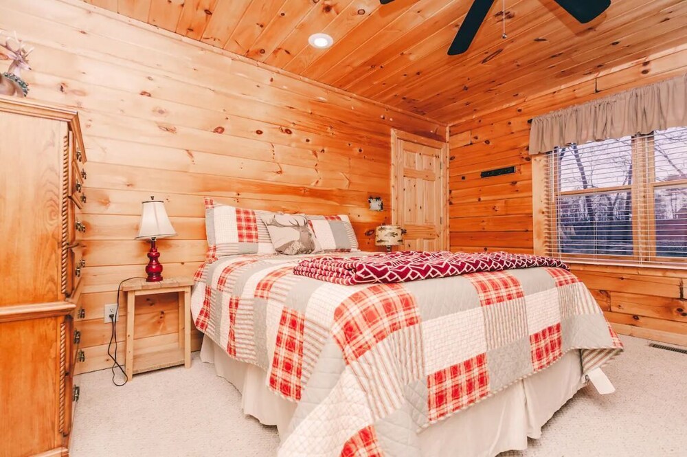 Cozy Private Cabin Hot Tub, Pool Table, Fire Pit, Near Lake & MORE! Gordon County Vrbo