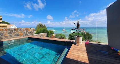 Luxury beachfront villa with private pool and cozy Pavillon with private jacuzzi on rooftop terrace