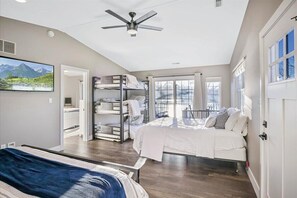 2 habitaciones, tabla de planchar con plancha, wifi y ropa de cama