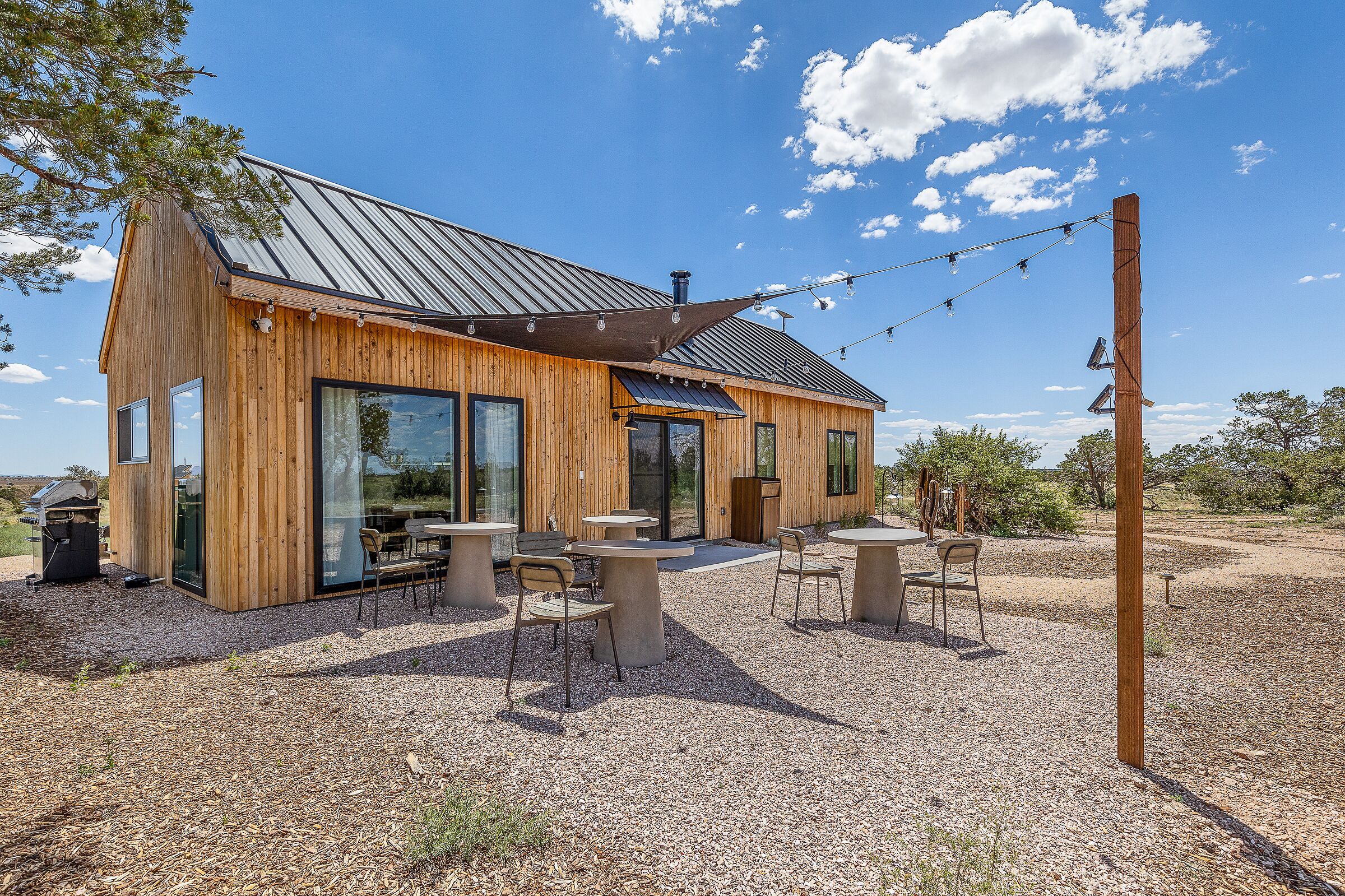 المنشأة من الخارج