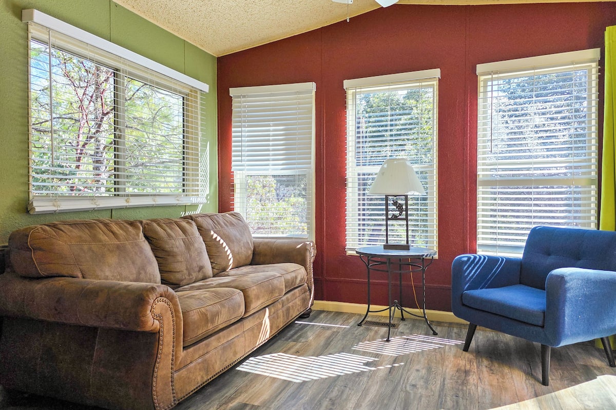 Log Cabin | Living area