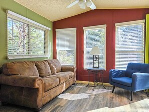 Log Cabin | Living area - Outdoorsy Yosemite (Bass Lake)