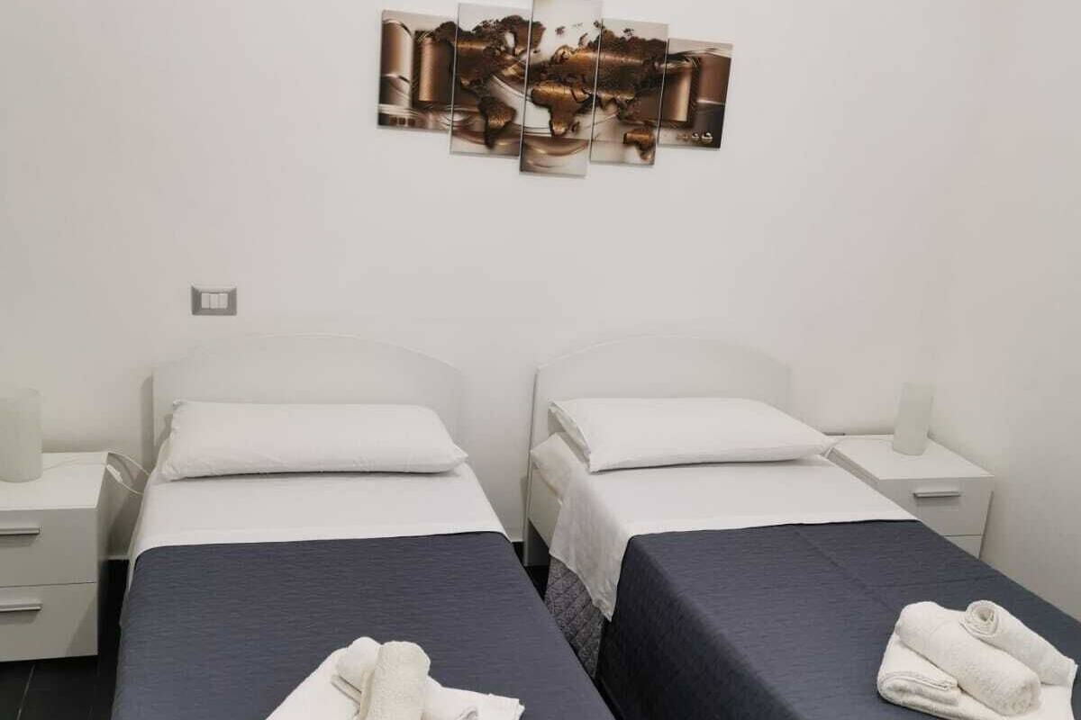 Economy Twin Room | Premium bedding, minibar, in-room safe, desk