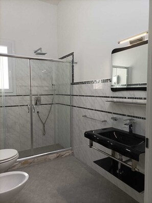 Chambre Quadruple Confort (2) | Salle de bain
