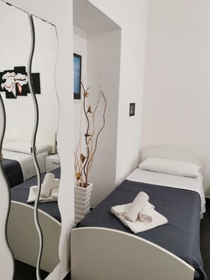 Comfort Triple Room | Premium bedding, minibar, in-room safe, individually furnished - Rimalusa B&B (Gallipoli)