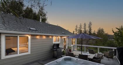 Forest Heights ~ Relaxed Modern-Boho Style, Forest Views, Hot Tub, Wine Country