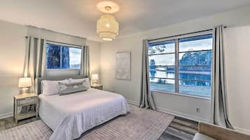 3 bedrooms, desk, iron/ironing board, WiFi