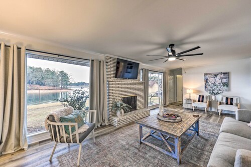 Waterfront Home w/ Dock < 3 Mi to Oaklawn Racing!