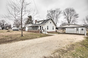 Exterior - Illinois Vacation Rental Home: Pets Welcome (Palestine)