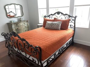 3 makuuhuonetta, silitysrauta/-lauta, Wi-Fi, vuodevaatteet