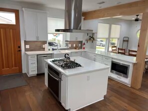 Fridge, microwave, oven, stovetop - Gator Grove - Queen Ann Grey - New Build! (Gainesville)