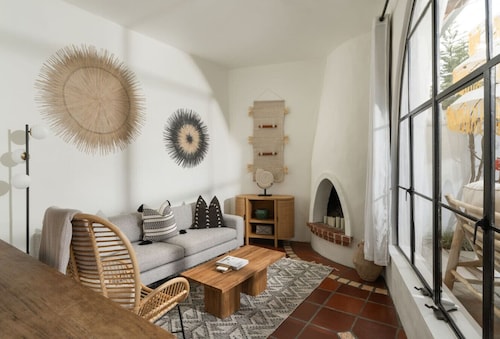 Montecito 1BR Casita w/ Patio