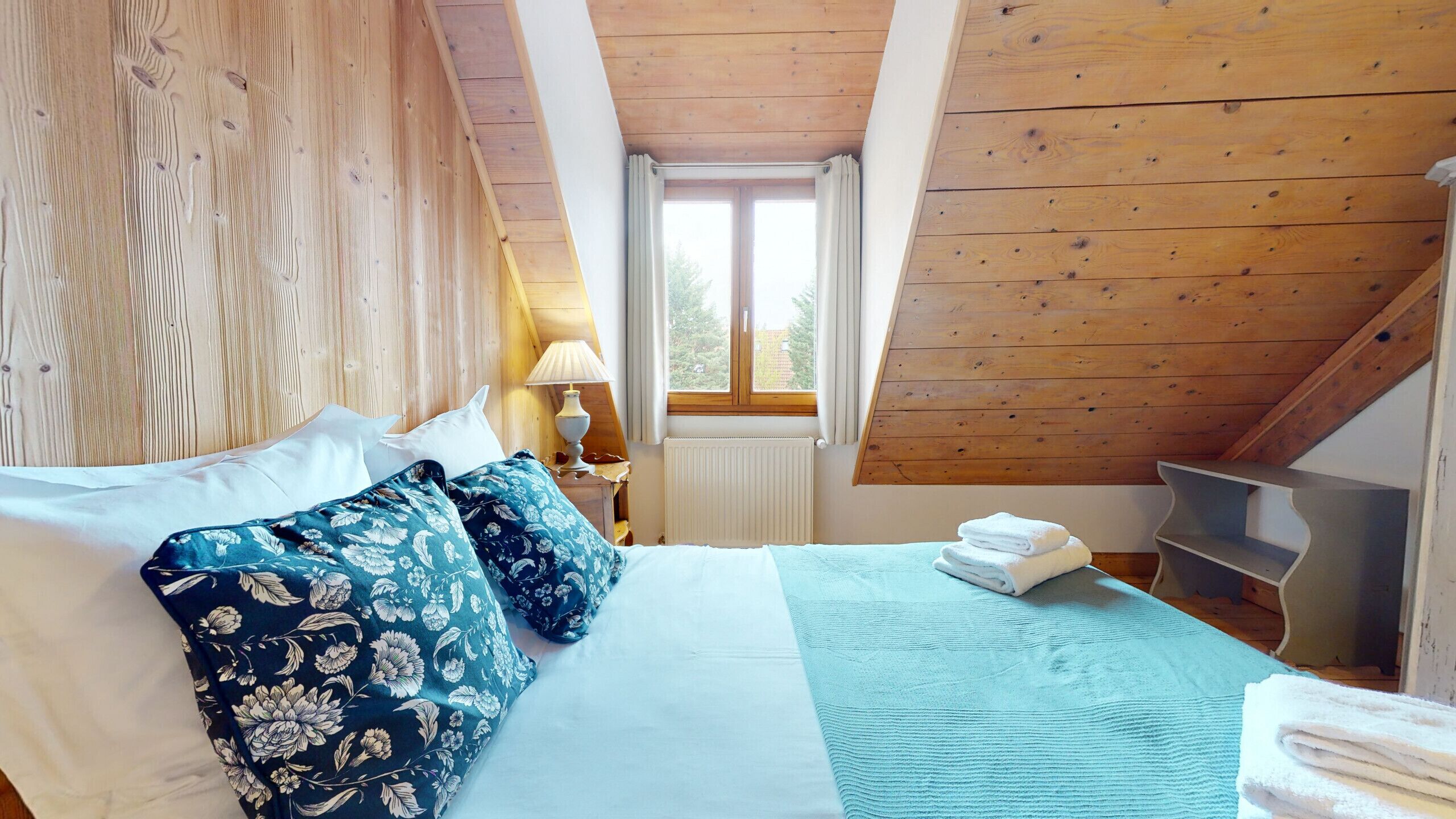 2 slaapkamers, een strijkplank/strijkijzer, gratis wifi, beddengoed