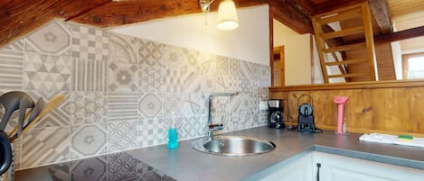 Fridge, microwave, dishwasher, coffee/tea maker