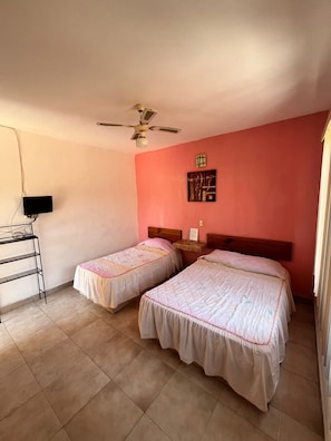 Habitación doble tradicional, 5 habitaciones, vista a la montaña | Wifi gratis y ropa de cama 