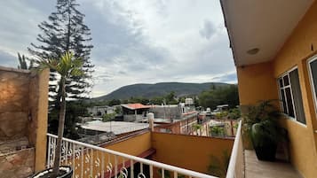 Habitación doble tradicional, 5 habitaciones, vista a la montaña | Vista a la montaña