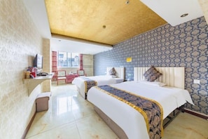 A hotel room with two beds, a desk, and a chair. - Ningdu Hotel (Anyue)