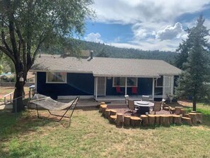 Outdoor dining - Strawberry Ridge Retreat (Strawberry)