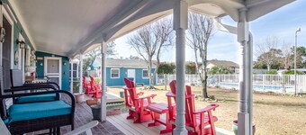 1 BR Efficiency in Private Historic Motel w pool!