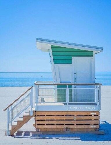 HOT TUB✨luxury✨160  yr old Country Coach House