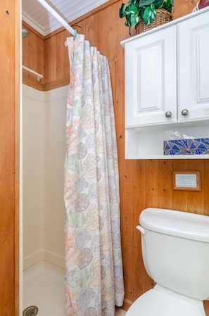 Towels - 1 BR Efficiency in Private Historic Motel w pool! (Kure Beach)
