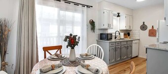 Above Par-Modern Apartment-King