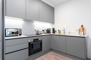 Apartment, 1 Bedroom | Private kitchen | Fridge, microwave, oven, stovetop - Urban Rest - Dublin Port (Dublin)