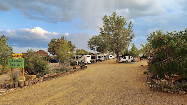 Property grounds - Standard RV Site (up to 28'), Pull Through, Full Hookup (30/50 amp) (Escalante)