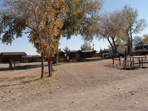 Outdoor dining - Standard RV Site (up to 28'), Pull Through, Full Hookup (30/50 amp) (Escalante)