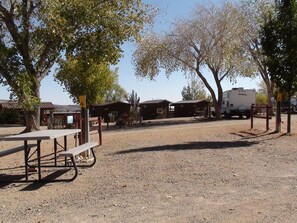 Outdoor dining - Standard RV Site (up to 28'), Pull Through, Full Hookup (30/50 amp) (Escalante)