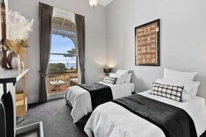 3 bedrooms, Internet, bed sheets - Pelicans at the Ozone (Queenscliff)