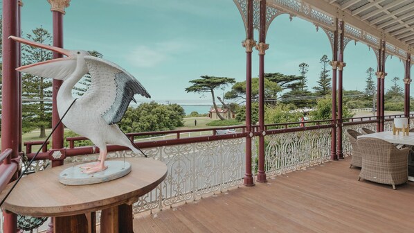Outdoor dining - Pelicans at the Ozone (Queenscliff)