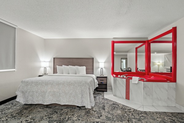 Premium Room, 1 King Bed, Jetted Tub (Upgraded Bedding & Snack, Smoke Free) | Property grounds