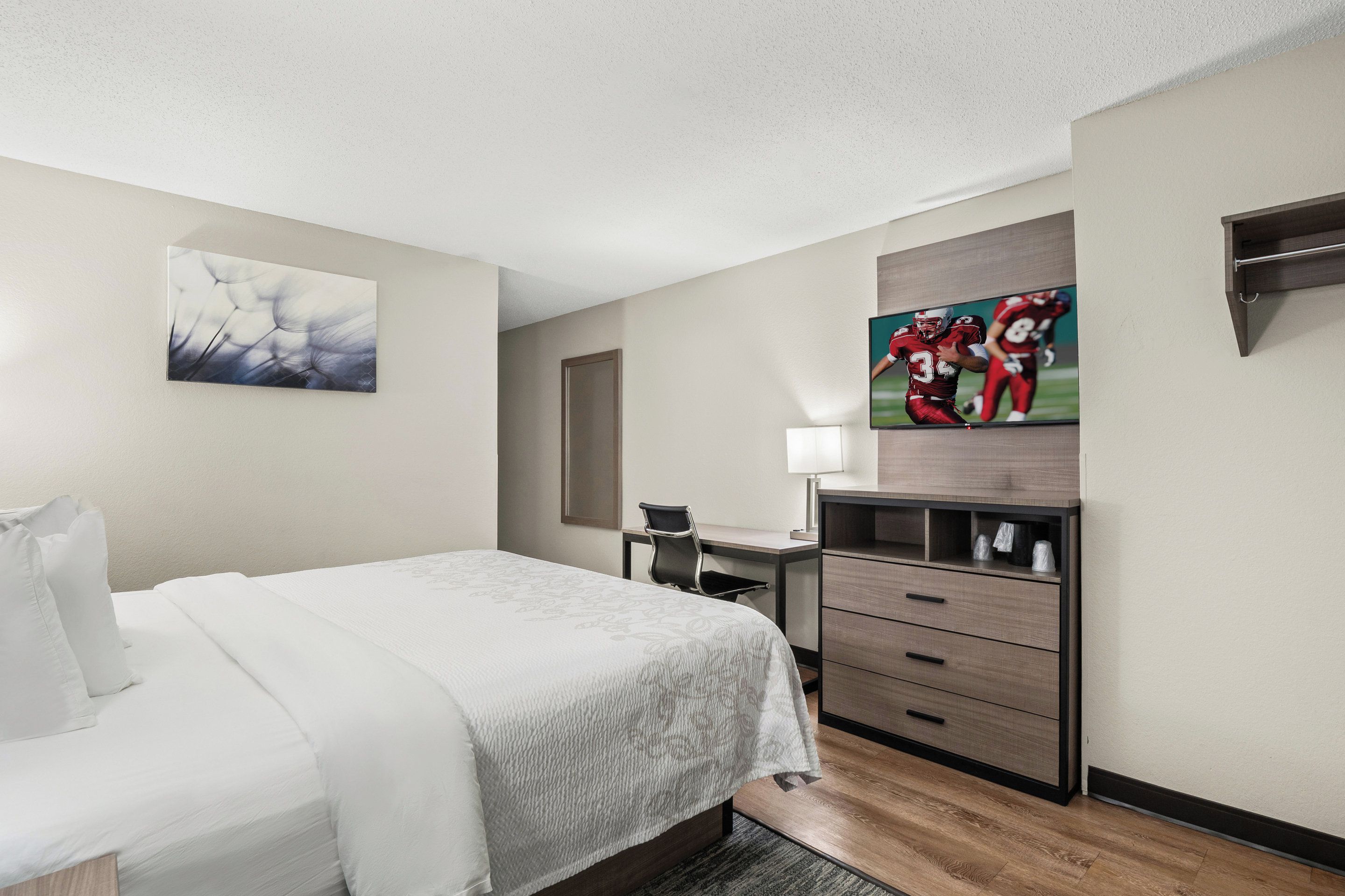 Cortinas blackout, wifi gratis y ropa de cama 