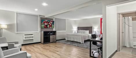 Chambre Premium, 1 trĂšs grand lit, bain Ă remous (Upgraded Bedding & Snack, Smoke Free)