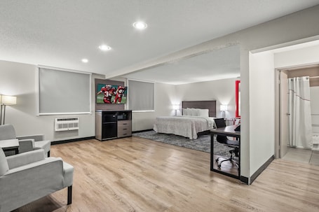 Habitación Premium, 1 cama King size, hidromasaje (Upgraded Bedding & Snack, Smoke Free) | Cortinas blackout, wifi gratis y ropa de cama