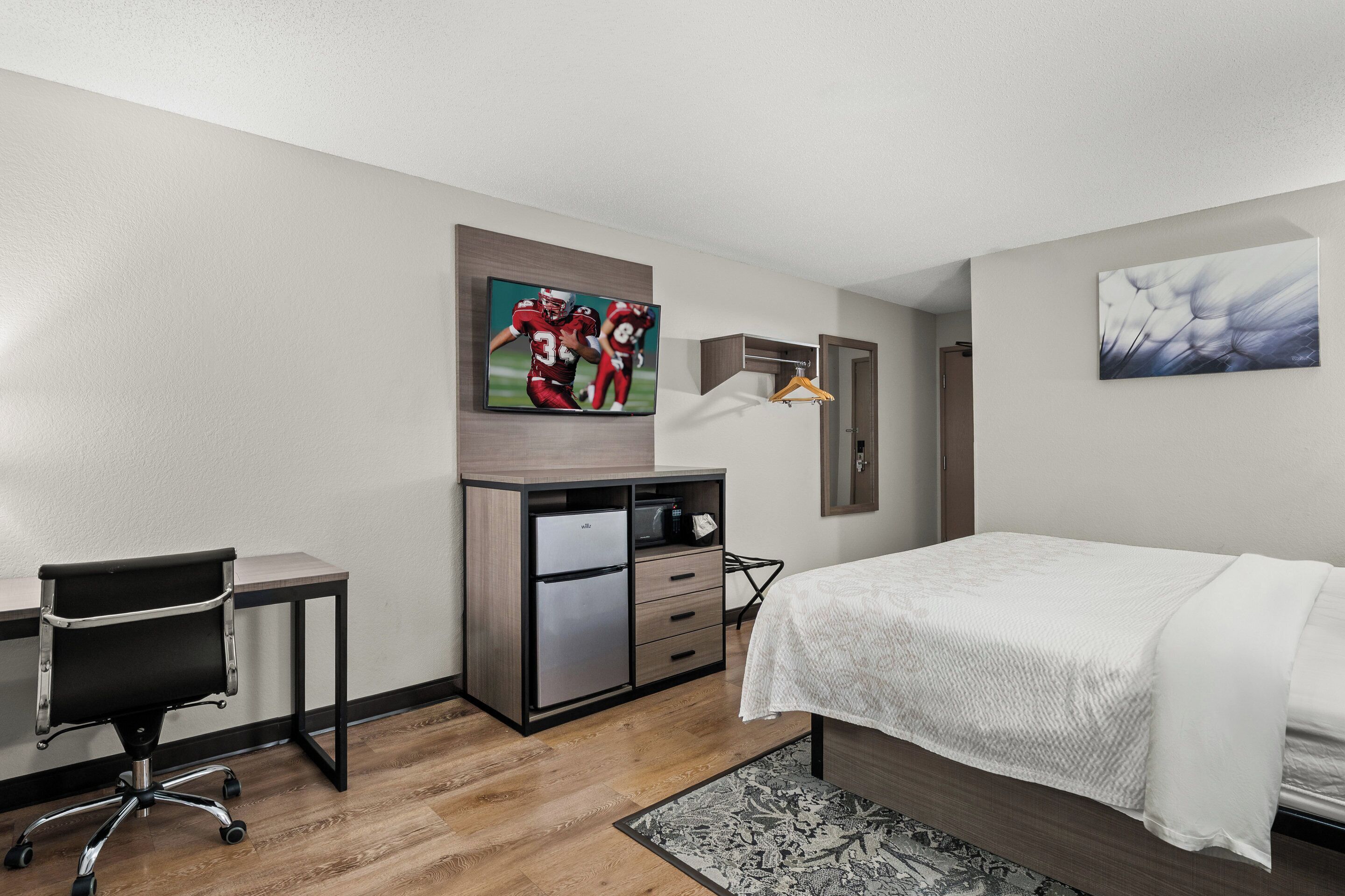 Deluxe Room, 1 King Bed (Smoke Free) | Property grounds