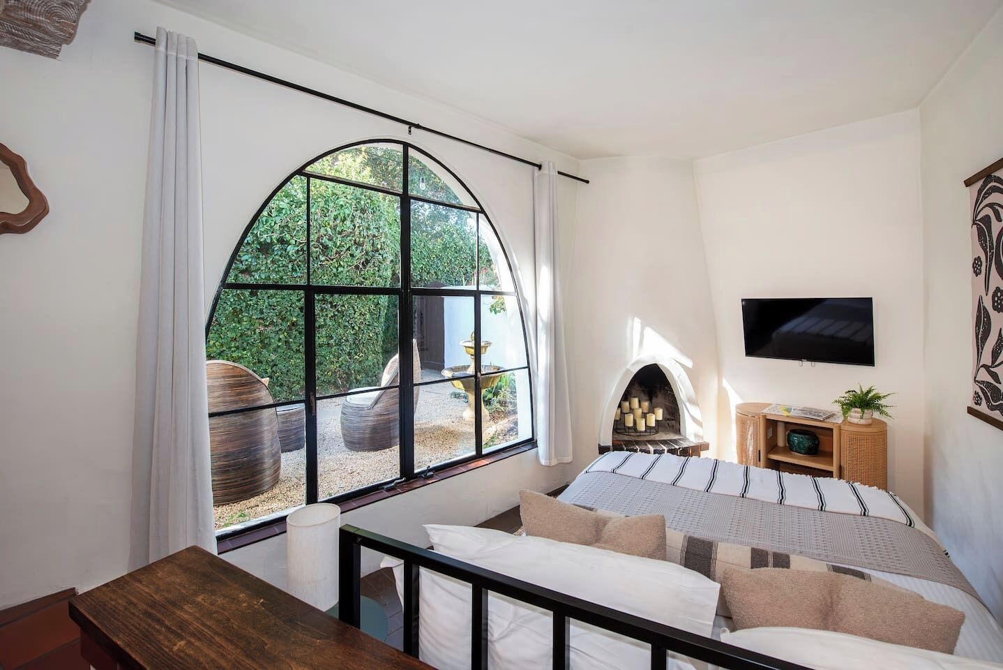 Desk, iron/ironing board, travel cot, WiFi