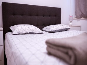 1 camera, ferro/asse da stiro, Wi-Fi, lenzuola