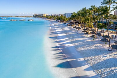 WALK TO MARRIOTT BEACH - CLEAN AND COZY FAMILY FRIENDLY HOME - PRIVATE POOL!