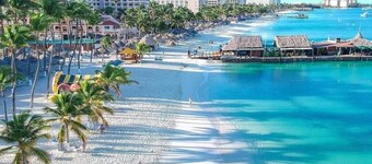 WALK TO MARRIOTT BEACH - CLEAN AND COZY FAMILY FRIENDLY HOME - PRIVATE POOL!