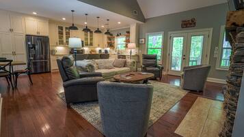 Smart TV, fireplace, video games, table tennis