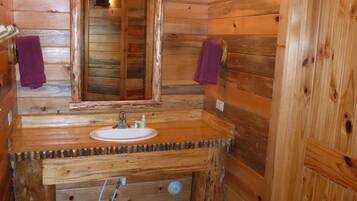 SĂšche-cheveux, serviettes fournies, savon, shampoing