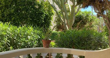 Beautiful renovated townhouse 30m from the beach in Torrevieja.