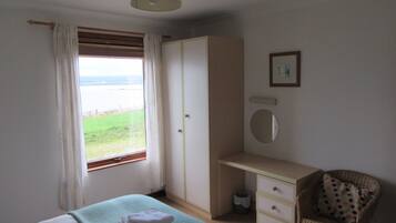 Perhemökki, oma kylpyhuone, merinäköala | 2 makuuhuonetta