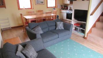 Exclusive Cottage, Private Bathroom | Lounge